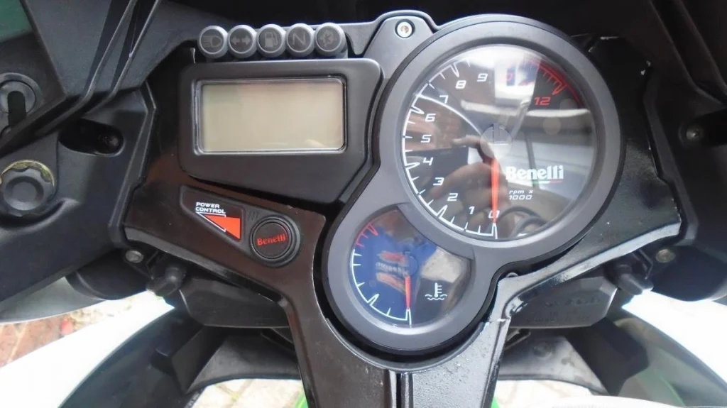 Reparatur Benelli TRE-K Kombiinstrument (Tacho Reparatur)