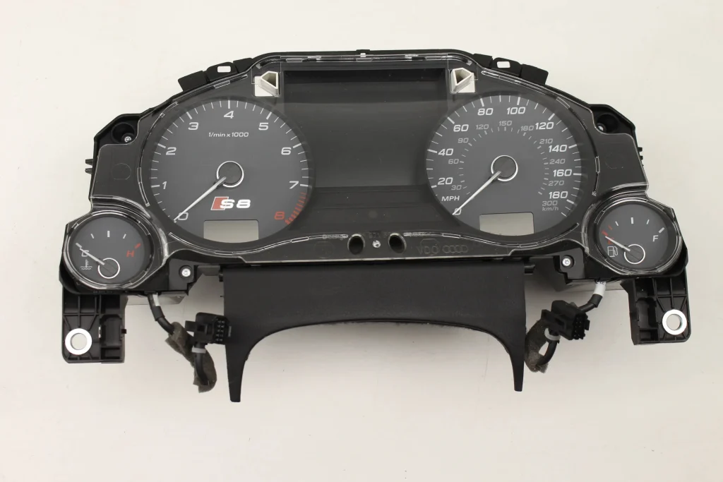 Reparatur Audi S8 Kombiinstrument (Tacho Reparatur)