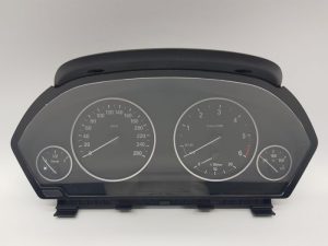X4 (F26) Kombiinstrument